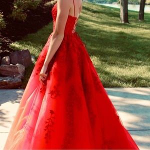 Sherri Hill Floral Lace Appliquéd Prom Dress